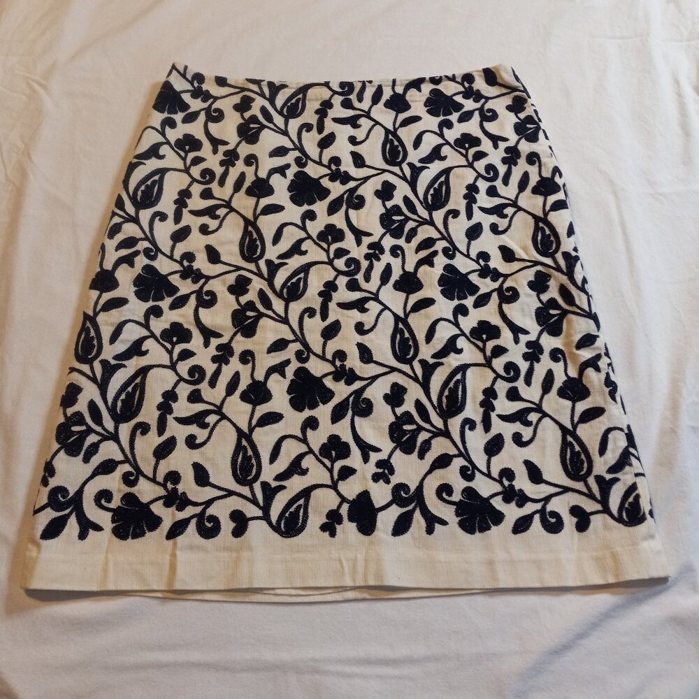 Talbots Women Size 10 Black and White Pencil Straight Embroidered Floral Skirt